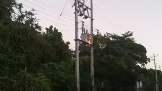 Arde transformador en Escárcega y deja sin luz al ejido Justicia Social