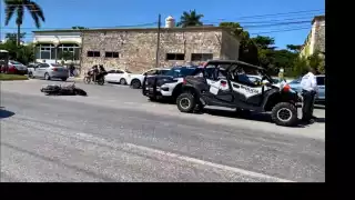 Motorepartidor de Rappi resultó lesionado tras ser impactado por una camioneta en la Avenida Casa de Justicia.