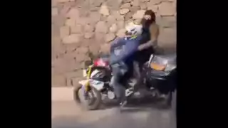 Sujetos que buscaban dañar las urnas de una casilla en Querétaro, fueron embestidos en su huída