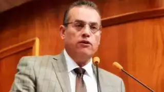 La renuncia de Ariel Juárez se da tras la difusión de un video donde se le ve realizando desmanes en una plaza comercial en presunto estado de ebriedad