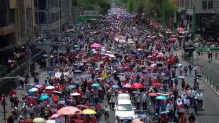 La CNTE mantiene los bloqueos y marchas para exigir que se cumplan sus exigencias.