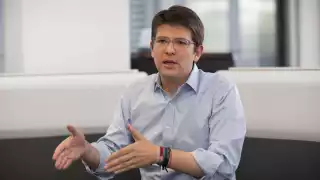 El senador  y precandidato presidencial, Miguel Uribe Turbay participaba en un evento político en el barrio Modelia de Bogotá