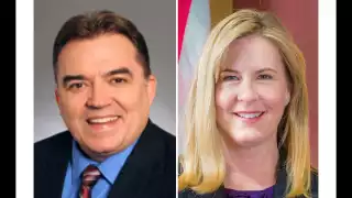 El agresor, cuyo paradero aún se desconoce, se encuentra prófugo, lo que ha activado un operativo de búsqueda