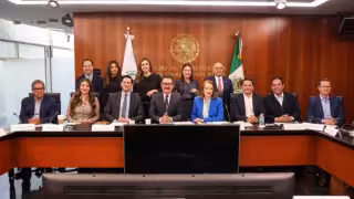 Previo a este proceso, Roberto Velasco sostuvo un encuentro con coordinadores parlamentarios de todos los grupos políticos