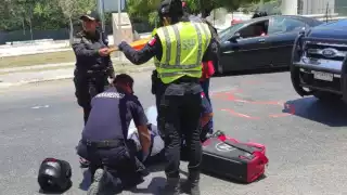Elementos de la SSP atendieron a la motociclista lesionada