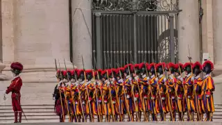 El entrenamiento que reciben es intenso y lo imparte el ejército suizo