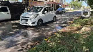 Disgusta a vecinos de Adolfo López Mateos respuesta tardía de CAPA para atender mega fuga de agua en la calle José María Morelos