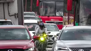 El programa Hoy No Circula es una medida ambiental que restringe la circulación vehicular en días específicos