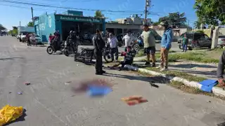 Un motociclista resultó gravemente lesionado tras chocar contra otra unidad.