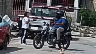 Un motociclista fue exhibido por presunto acoso a una menor de edad en la vía pública de Campeche.