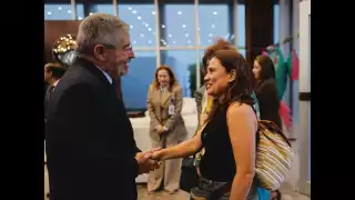 El canciller Juan Ramón de la Fuente recibió en el AICM a los mexicanos que formaban parte de la flotilla Global Sumud