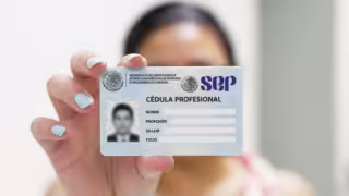 La cédula profesional deja de servir como identificación oficial