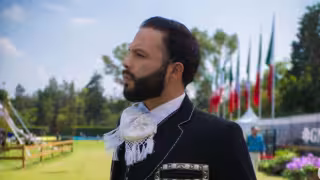 Leonardo Aguilar genera polémica por vender boletos para su concierto en puesto de gorditas