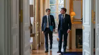 El presidente de Francia, Emmanuel macron, decidió manetner como primer ministro a Gabriel Attal para garantizar la estabilidad del país