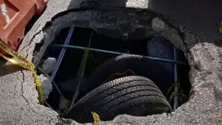 Un socavón se formó en la avenida Quetzalcóatl de Mérida