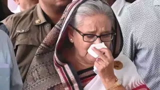 La primera ministra de Bangladesh abandonó el país dimitiendo al cargo y poniendo fin a 15 años de regimen