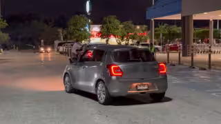 Auto choca en estacionamiento de Sam’s Club.