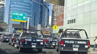Tras los lamentables hechos, la zona fue acordonada como escena del crimen y se evacuó a clientes y trabajadores del centro comercial