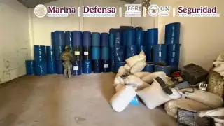 Los elementos federales hallaron aproximadamente 24 mil 920 litros y 12 mil 200 kilogramos de sustancias químicas