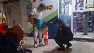 La menor deambulaba sola