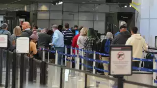 El cierre, iniciado por la falta de acuerdo presupuestario, afectó a más de 650 mil empleados federales que quedaron sin salario