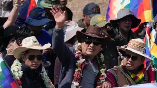 Evo Morales lidera marcha  para impulsar su candidatura presidencial en Bolivia