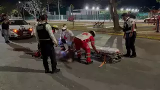 Atacan a hombre con machete y huyen en motocicleta rumbo a la 20 de Noviembre