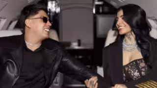 Karely Ruiz revela la verdad tras la historia del “fan” que se tatuó su cara.