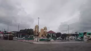 Sabancuy queda sin luz ni señal por frente frío 13; pobladores reclaman a CFE