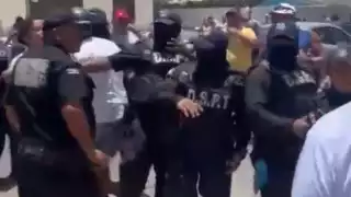 Las dos mujeres fueron abordadas por policías