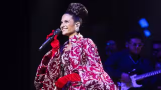 Natalia Jiménez causa polémica al usar una ambulancia para llegar al cumpleaños de Carlos Rivera