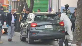 En este doble homicidio se siguen todas las líneas de investigación, tanto del ámbito personal, profesional como político, aseguró la fiscal de la CDMX