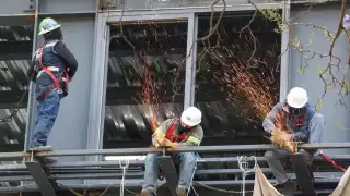 La evolución del salario mínimo desde 2020 confirma que, incluso descontando la inflación,  ha tenido un crecimiento sostenido sin precedente