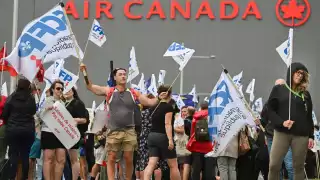 Los trabajadores señalan que en 25 años sus salarios básicos apenas han subido un 10 por ciento