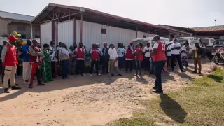 Hombres jóvenes irrumpieron en un hospital de Mongbwalu para exigir la entrega de cuerpos de familiares fallecidos