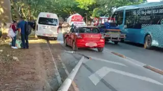 La mujer lesionada fue traslada por paramédicos de la Cruz Roja para recibir atención médica