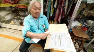 Denuncian golpe económico y emocional por cierre de locales en mercado de Carmen