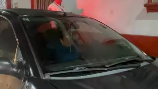 La policía llegó para verificar su estado y lo despertó