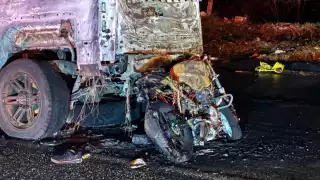 Las unidades terminaron calcinadas en Campeche