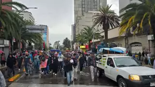 Venceremos”; entre un canto de esperanza y encapuchados, así fue el mitin por los 11 años de los 43 de Ayotzinapa