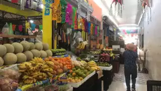 Enfrentan temporada baja más de 120 comerciantes del Mercadito Andrés Quintana Roo, 15 locales han cerrado en el último año