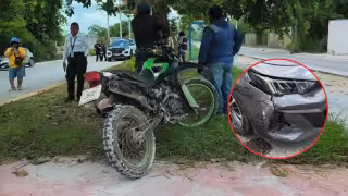 Una motocicleta y un automóvil protagonizaron un fuerte choque por alcance.