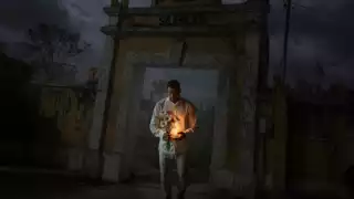 Cada año un alma en pena pide a tricitaxistas que lo lleven al cementerio para visitar su tumba