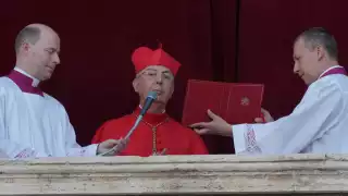 Dominique Mamberti, cardenal protodiácono del Vaticano, al anunciar al nuevo Papa