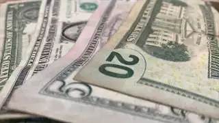 Al inicio de la jornada cambiaria el peso muestra un ligero descenso