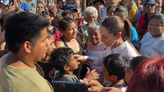 La presidenta Claudia Sheinbaum visitó Acapulco para verificar los trabajos de reconstrucción tras el paso del Huracán John