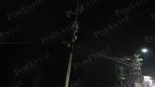 Un corto circuito en un transformador de la CFE provocó un apagón en la colonia Fátima.