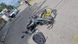 Paga motociclista presunta falta de educación vial en colonia David Gustavo Gutiérrez, el hombre terminó con fractura en el tobillo