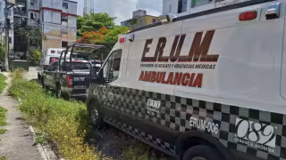 Paramédicos acudieron en rescate de las víctimas del percance