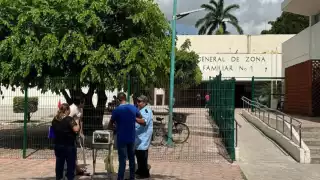 Rejas metálicas en el IMSS generan disgusto entre derechohabientes